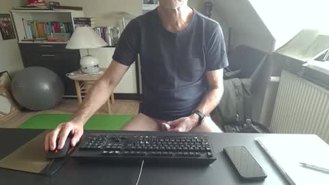 Snapshot of hanse_1 chatting on 10/11/25, 01:53 Hanse online show from 10/11/25, 01:53