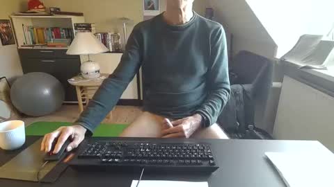 Snapshot of hanse_1 chatting on 10/16/25, 09:32 Hanse online show from 10/16/25, 09:32