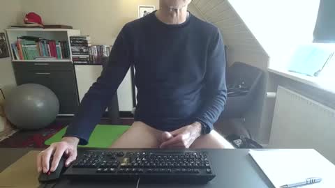 Snapshot of hanse_1 chatting on 04/12/26, 02:33 Hanse online show from 04/12/26, 02:33