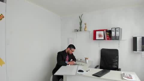 Happer Quinn  Mr Hale online show from 11/28/25, 05:37