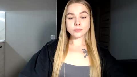 happy_fox_ online show from 02/17/25, 07:21