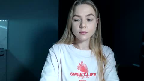 happy_fox_ online show from 11/23/25, 05:02