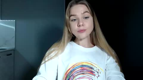 happy_fox_ online show from 12/03/25, 08:40