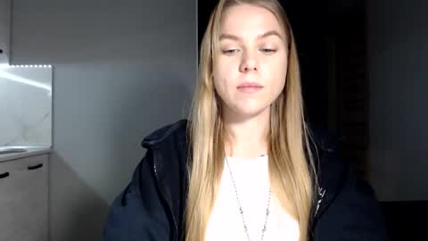 happy_fox_ online show from 12/04/25, 08:39