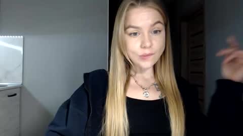 happy_fox_ online show from 12/13/25, 07:53