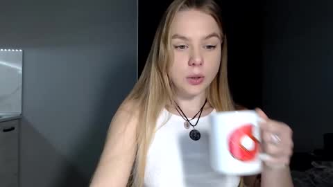 happy_fox_ online show from 02/18/26, 06:59