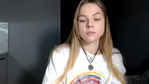 happy_fox_ online show from 02/19/26, 06:37