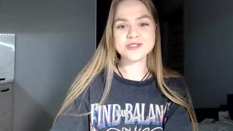 happy_fox_ online show from 03/04/26, 09:10