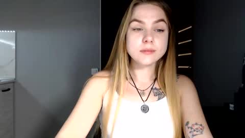 happy_fox_ online show from 03/19/26, 08:35