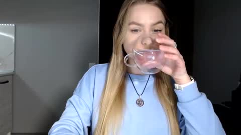 happy_fox_ online show from 03/30/26, 07:15