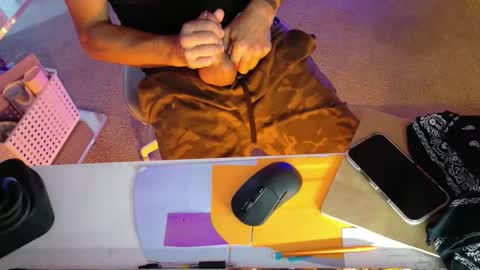 Snapshot of happyendingstory chatting on 11/13/25, 08:24 Josh Hamilton online show from 11/13/25, 08:24