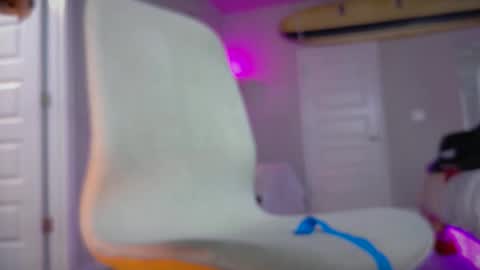 Snapshot of happyendingstory chatting on 12/18/25, 07:14 Josh Hamilton online show from 12/18/25, 07:14