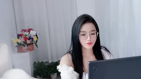 Daisy online show from 03/25/26, 04:07