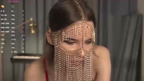 Snapshot of happynewdear chatting on 10/14/25, 12:11 Evy online show from 10/14/25, 12:11