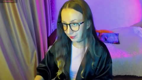 Stephanie online show from 10/02/25, 04:25