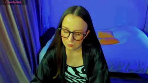 Stephanie online show from 06/04/26, 07:09