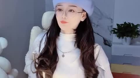 Snapshot of happysweetie168 chatting on 12/11/24, 04:20 Daisy online show from 12/11/24, 04:20