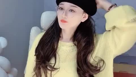 Snapshot of happysweetie168 chatting on 12/12/24, 03:21 Daisy online show from 12/12/24, 03:21