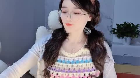 Snapshot of happysweetie168 chatting on 12/12/24, 04:21 Daisy online show from 12/12/24, 04:21