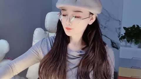 Snapshot of happysweetie168 chatting on 12/19/24, 01:51 Daisy online show from 12/19/24, 01:51