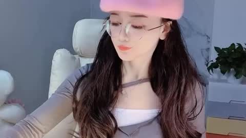 Snapshot of happysweetie168 chatting on 12/20/24, 06:50 Daisy online show from 12/20/24, 06:50