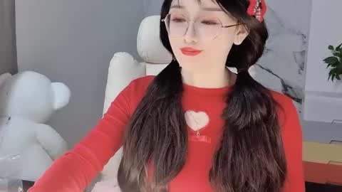 Snapshot of happysweetie168 chatting on 02/13/25, 02:52 Daisy online show from 02/13/25, 02:52