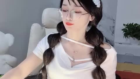 Snapshot of happysweetie168 chatting on 02/26/25, 05:07 Daisy online show from 02/26/25, 05:07