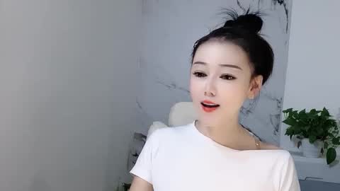 Snapshot of happysweetie168 chatting on 09/18/25, 04:47 Daisy online show from 09/18/25, 04:47