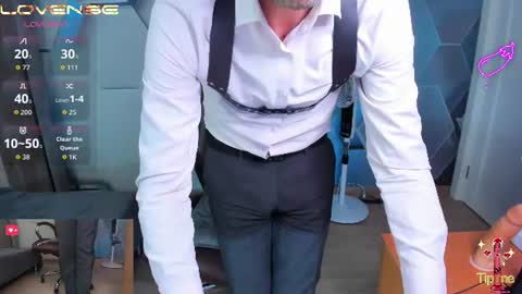 Snapshot of hard_and_juici chatting on 07/19/26, 03:27 Steve online show from 07/19/26, 03:27