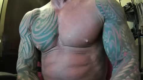 Snapshot of hardbody205a chatting on 12/01/24, 10:32 hardbody205a online show from 12/01/24, 10:32