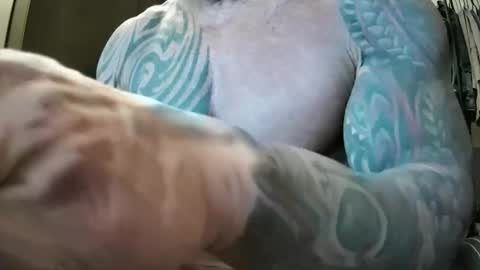 Snapshot of hardbody205a chatting on 01/05/25, 11:33 hardbody205a online show from 01/05/25, 11:33