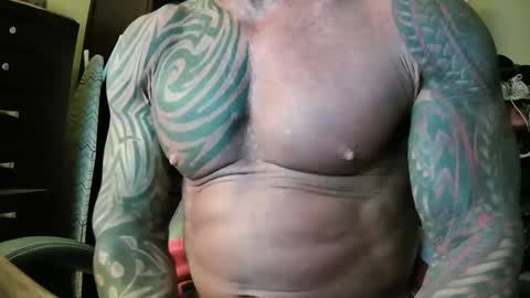 Snapshot of hardbody205a chatting on 12/02/25, 09:43 hardbody205a online show from 12/02/25, 09:43