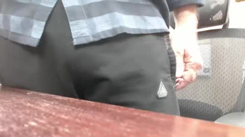 Snapshot of hardbuns chatting on 03/01/25, 06:21 Brad online show from 03/01/25, 06:21