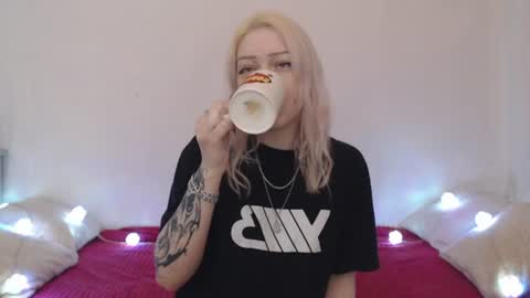 Emily online show from 07/04/26, 09:43