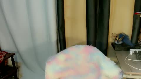 Snapshot of hardfox_xoxo chatting on 01/30/25, 05:06 mj online show from 01/30/25, 05:06