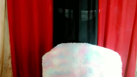 Snapshot of hardfox_xoxo chatting on 10/18/25, 01:41 mj online show from 10/18/25, 01:41