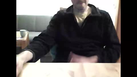 Snapshot of hardman7007 chatting on 11/17/25, 07:08 hardman7007 online show from 11/17/25, 07:08