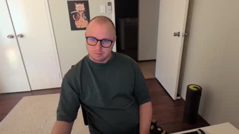 Snapshot of hardon911 chatting on 10/20/25, 05:52 Stand Lee online show from 10/20/25, 05:52