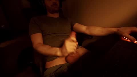 Tom online show from 09/26/25, 05:44