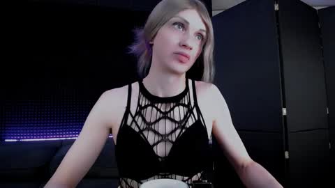 Snapshot of hardy_green chatting on 11/15/25, 05:49 Miss Hardy online show from 11/15/25, 05:49