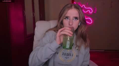 Julia online show from 01/08/25, 04:34