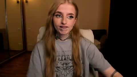 Snapshot of harley_kimm chatting on 06/18/26, 05:08 Julia online show from 06/18/26, 05:08
