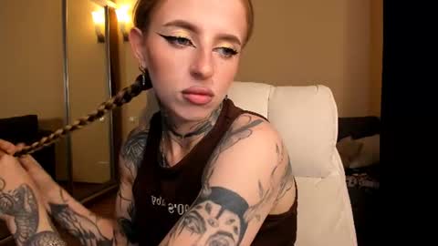 Snapshot of harley_kimm chatting on 07/12/26, 05:42 Julia online show from 07/12/26, 05:42