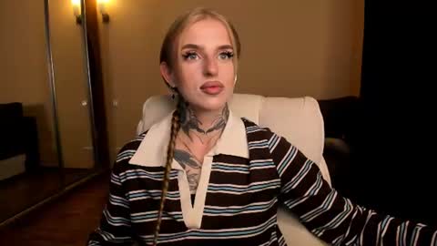 Snapshot of harley_kimm chatting on 07/19/26, 05:22 Julia online show from 07/19/26, 05:22
