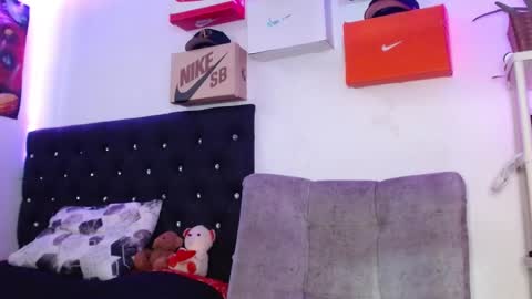 harley_quinnn111 online show from 02/13/25, 07:31