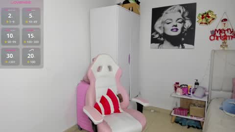 Snapshot of harmony_murr chatting on 12/22/24, 08:58 vanessa online show from 12/22/24, 08:58