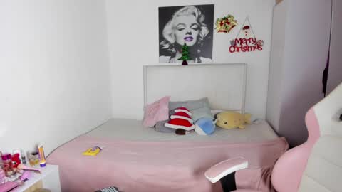 Snapshot of harmony_murr chatting on 01/06/25, 04:13 vanessa online show from 01/06/25, 04:13