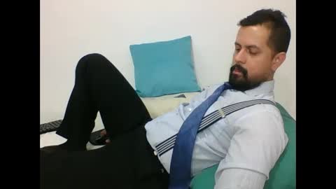 Snapshot of harry_goldenmillerx10fun chatting on 01/17/25, 07:49 Harry online show from 01/17/25, 07:49