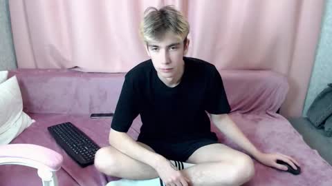 Snapshot of harvey_foster chatting on 11/01/25, 11:45 harvey_foster online show from 11/01/25, 11:45