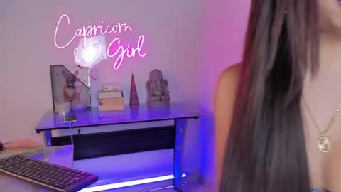 Snapshot of hasbella_saenz1 chatting on 03/03/25, 04:03 s online show from 03/03/25, 04:03